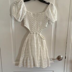 Katie J NYC Elegant White Backless Puff Sleeve Dress